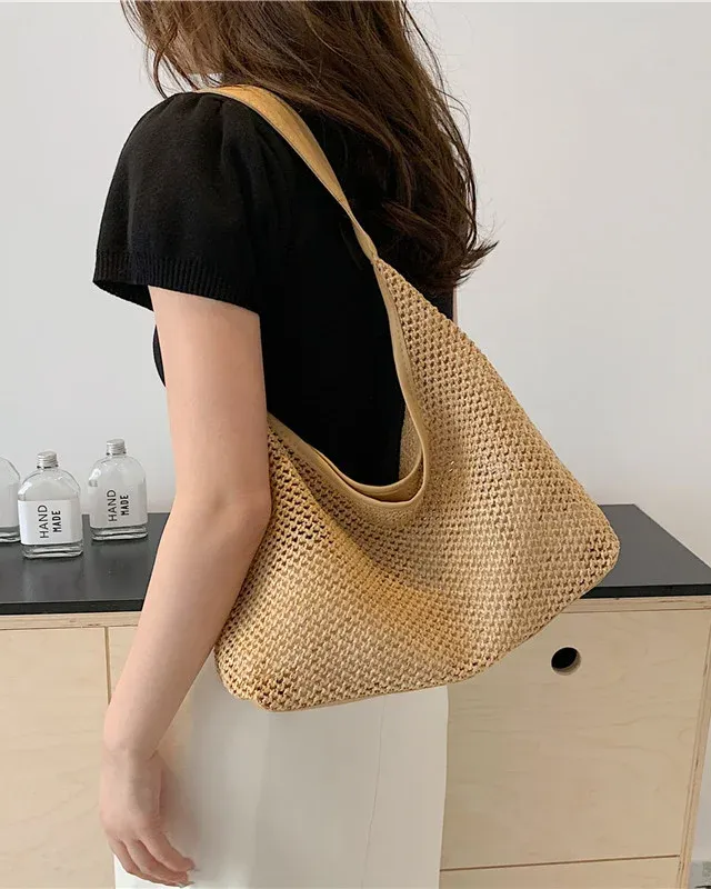 Large-Capacity Wide Strap Crochet Straw Shoulder Bag with Magnetic Closure Beach Tote