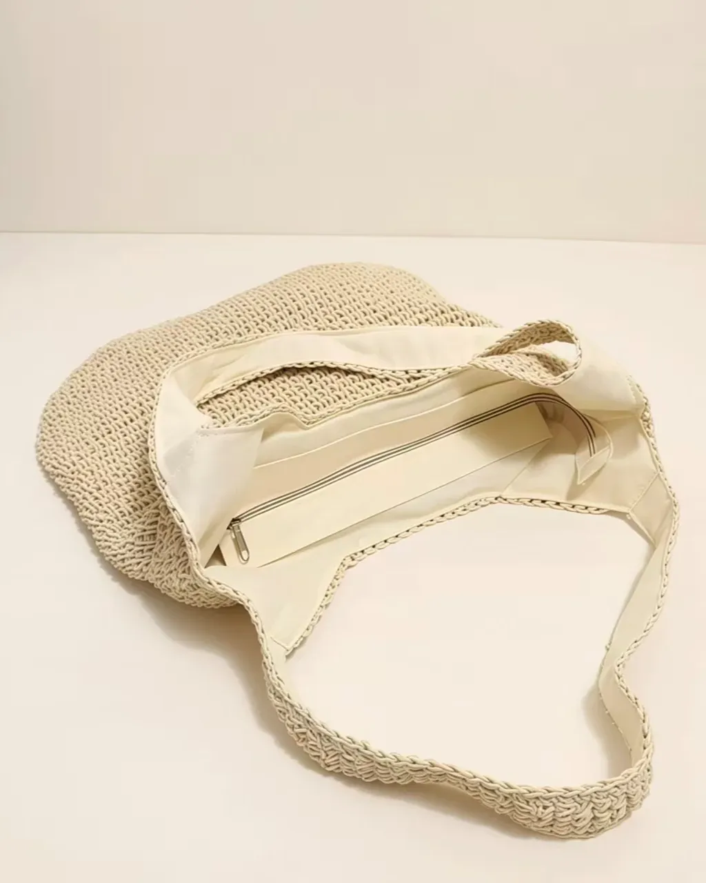 Minimalist Large-Capacity Beach Boho Straw Tote Bag with Zipper for Vacation Everyday Use