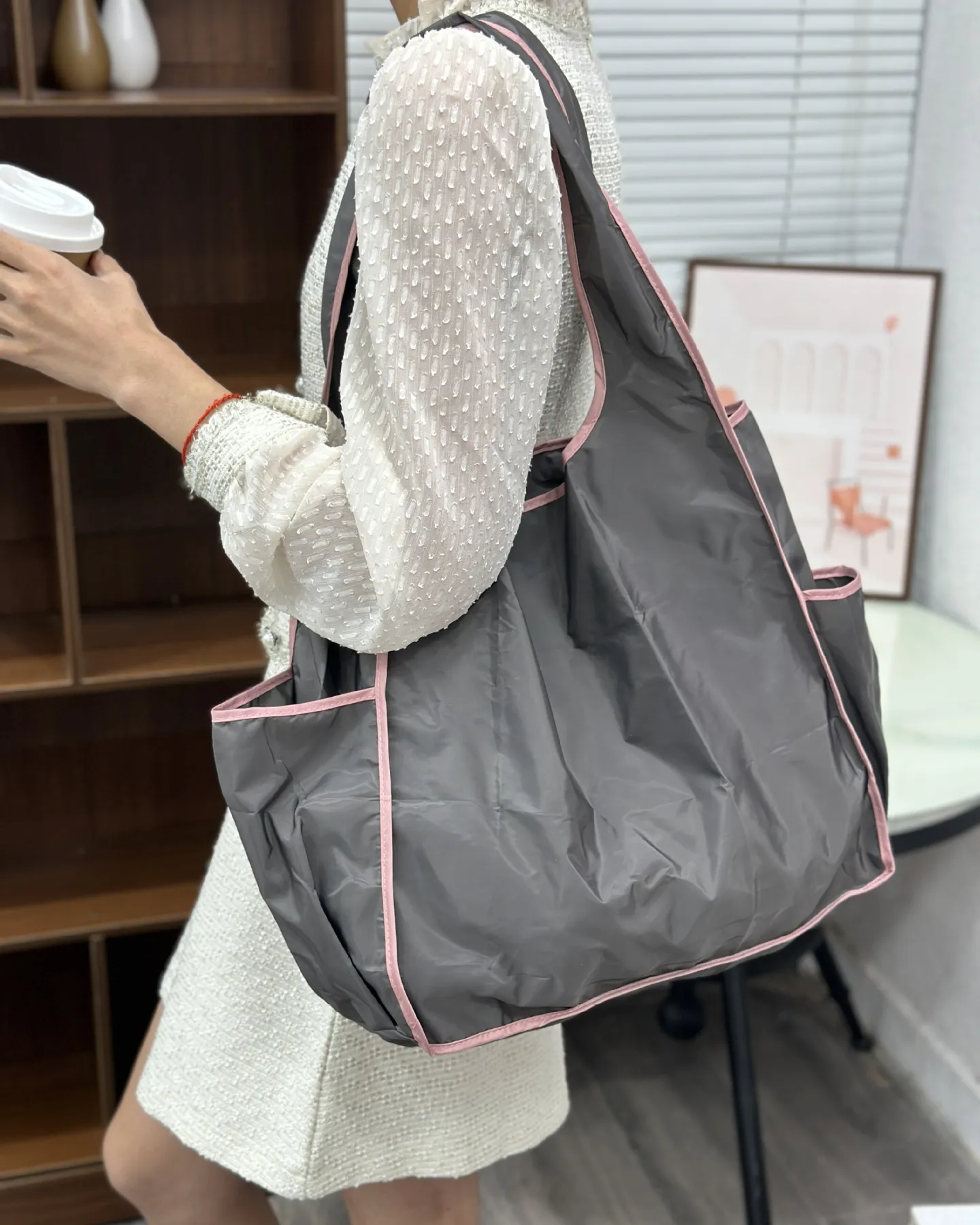 Packable Large Capacity Waterproof Polyester Tote Bags for Travel with Side Pockets
